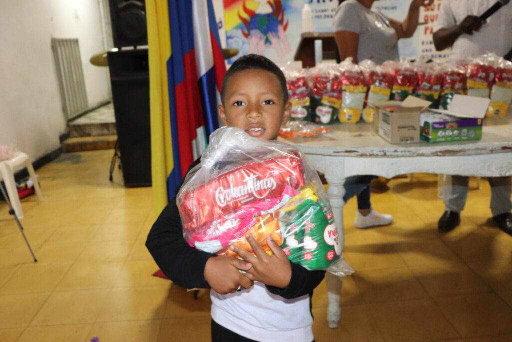 Niños y Niñas Beneficiarias de 'En Navidad Kit desayunos para Niños' (1)