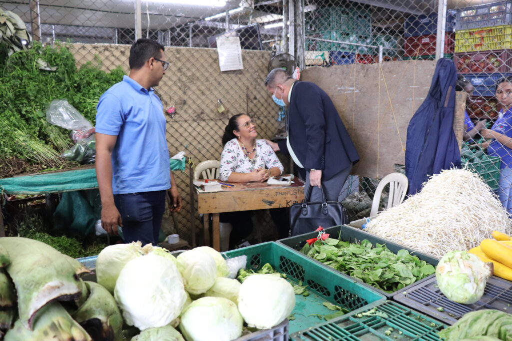 VISITA CAVASA BANCO DE ALIMENTOS CALI (2)