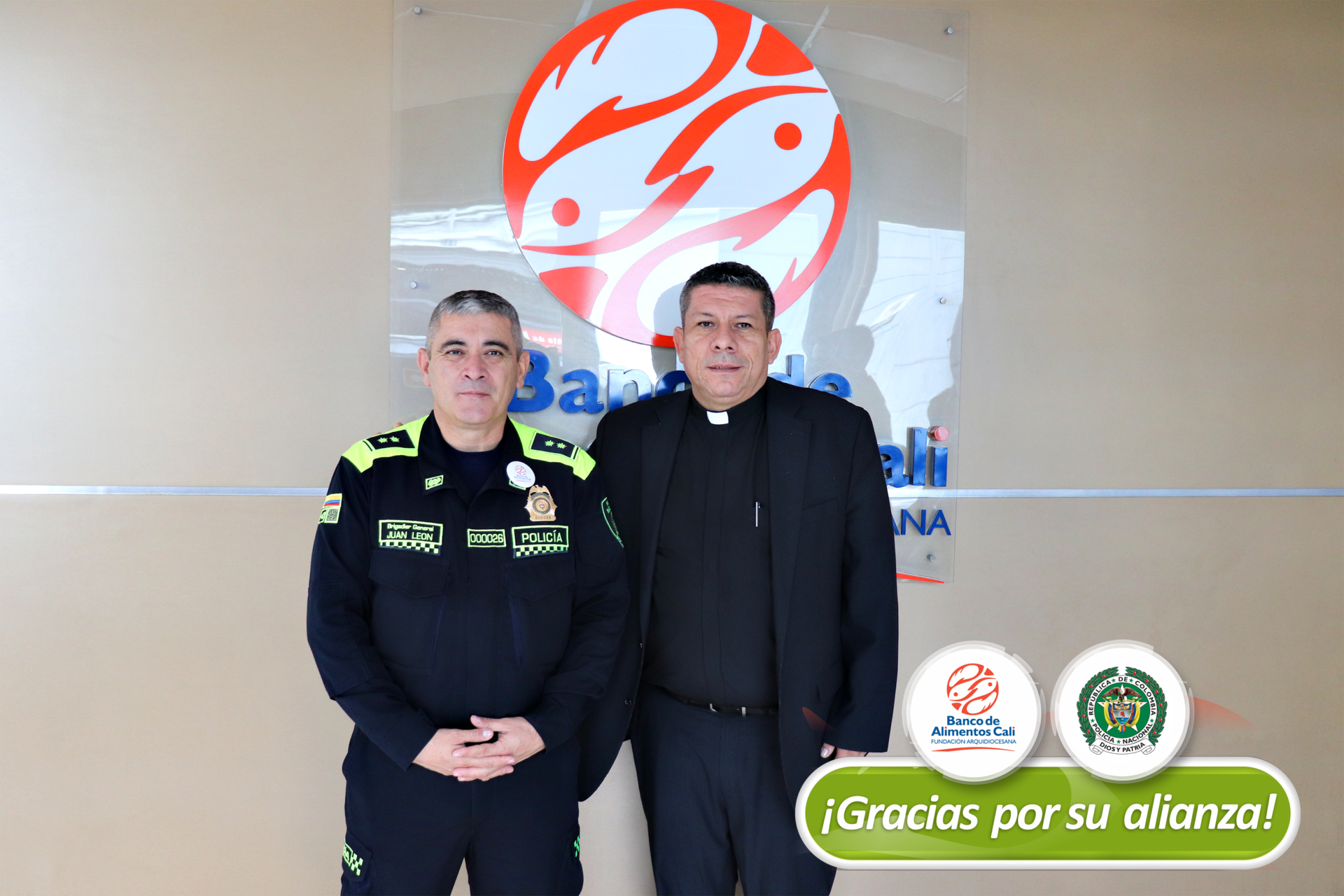GENERAL LEON JUAN CARLOS VISITA BANCO DE ALIMENTOS POLICIA NACIONAL